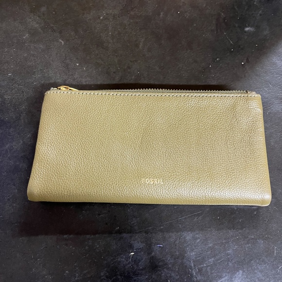 Fossil Wallet, Olive Green, gently used - Picture 2 of 6